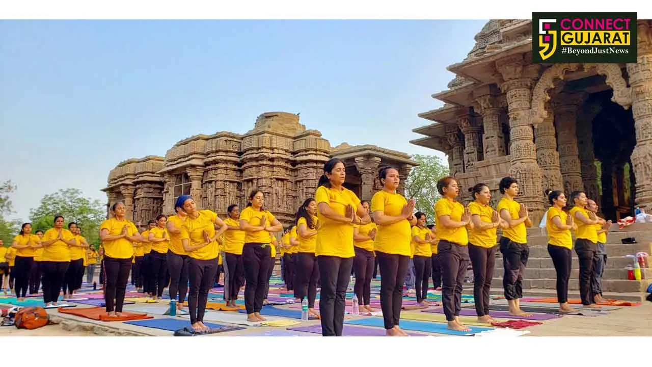 મહેસાણા: મોઢેરા સૂર્યમંદિરમાં સાધકોએ કર્યા ૧૦૮ વખત સૂર્યનમસ્કાર ..!