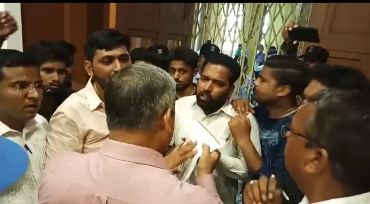 અમદાવાદની ગુજરાત યુનિવર્સિટીમાં EWS અનામત માટે થયો હોબાળો 