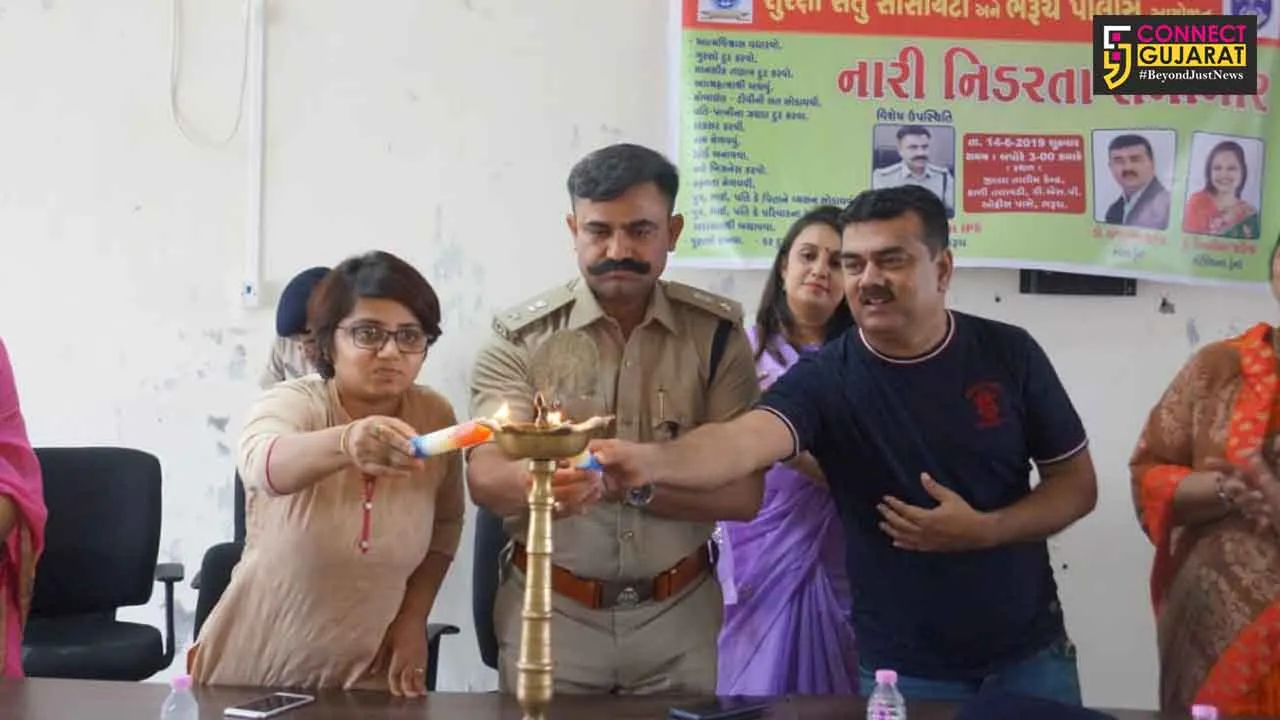 ભરૂચ હેડ ક્વાર્ટર ખાતે નારી નીડરતા સેમિનાર યોજાયો