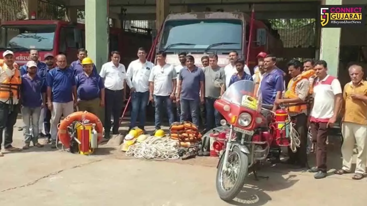 રાજકોટ : ગોંડલના તમામ ફાયર અધિકારીઓની રજા રદ્દ, 40 ફાયર જવાનોને સ્ટેન્ડ બાય રહેવા આદેશ