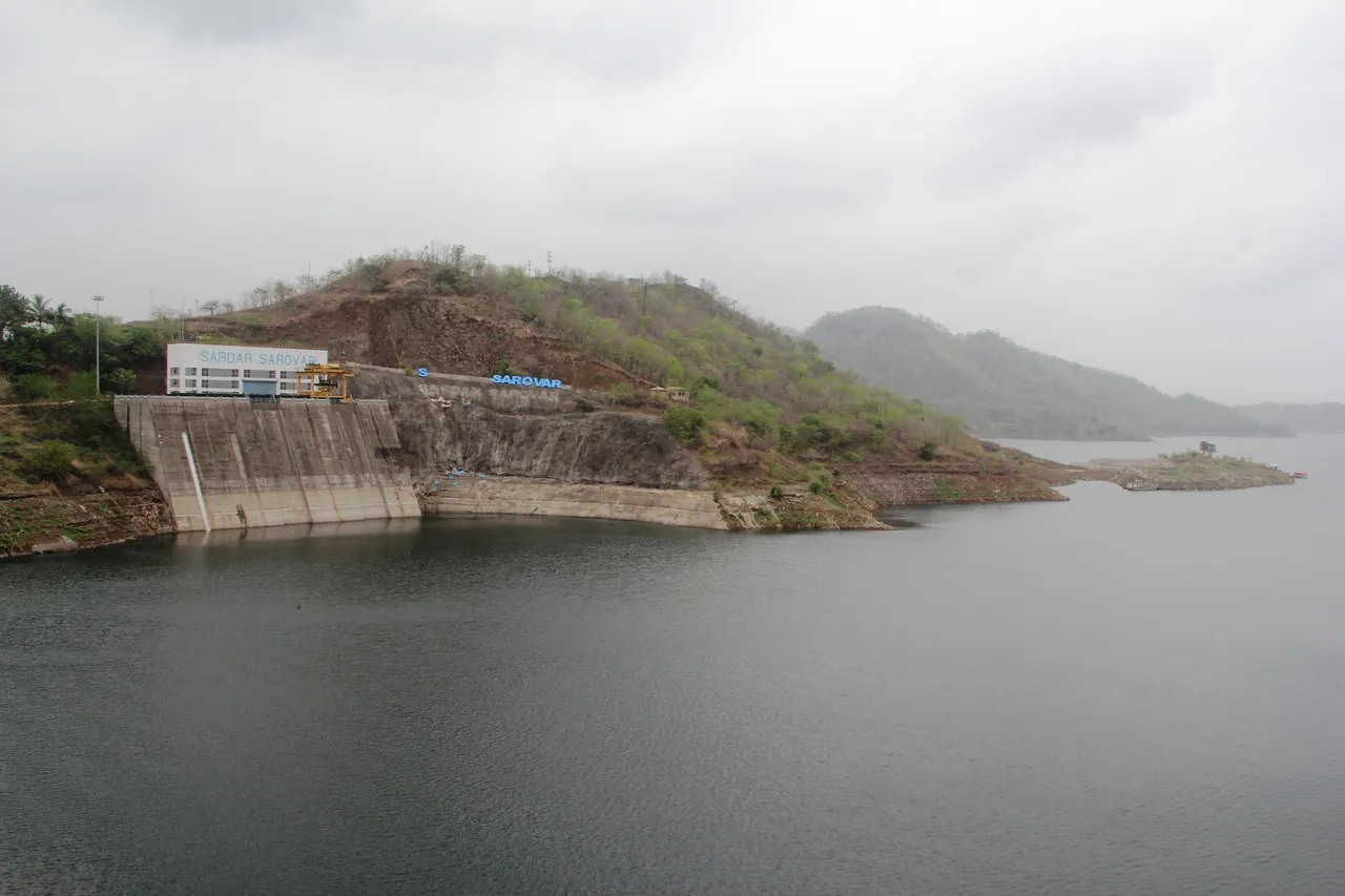 નર્મદા ડેમના ઉપરવાસ વિસ્તારમાં ભારે વરસાદને લીધે નર્મદા ડેમની જળરાશીની આવકમાં થયો ૧૭ હજાર ક્યુસેકનો વધારો
