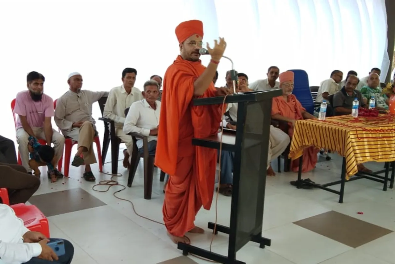 વડતાલ મંદિરના સ્વામી શાસ્ત્રી સર્વમંગલદાસજીની અઘ્યક્ષતામાં વાગરાના પિપલીયા ખાતે ભૂતપૂર્વ વિદ્યાર્થીઓનો યોજાયો સેમિનાર