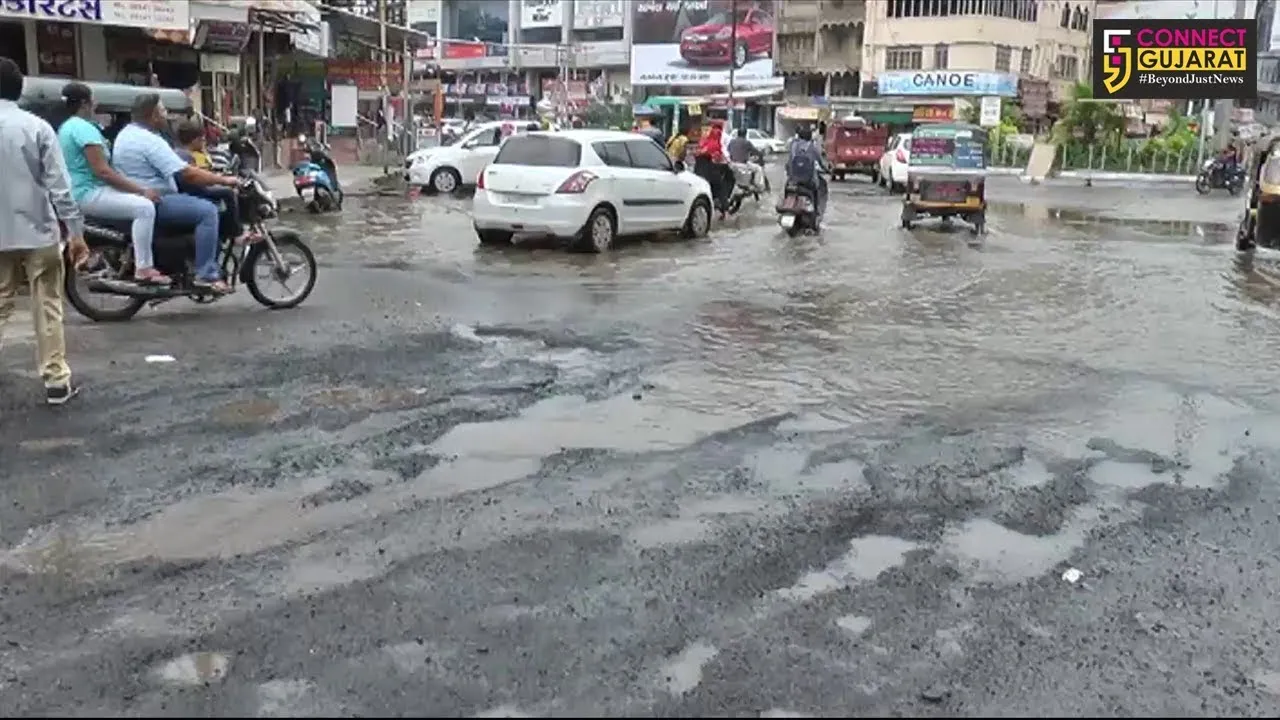 ભરૂચ શહેરમાં પાલિકા તંત્રની પ્રિ-મોન્સુન પ્લાનિંગ પર ફરી વળ્યા વરસાદી પાણી: ઠેર ઠેર પડ્યા ખાડા અને ભૂવા