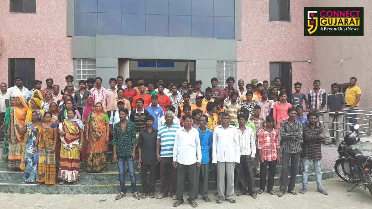ભરૂચ: આદિવાસી સમાજના માછીમારોએ કલેક્ટર કચેરી ખાતે પાઠવ્યું આવેદન