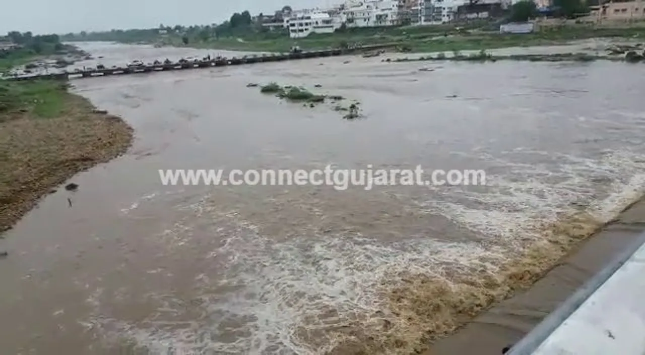 વડોદરા ઉપર વિશ્વામિત્રીના પૂરનો ખતરો : સપાટી પહોંચી 34 ફૂટે