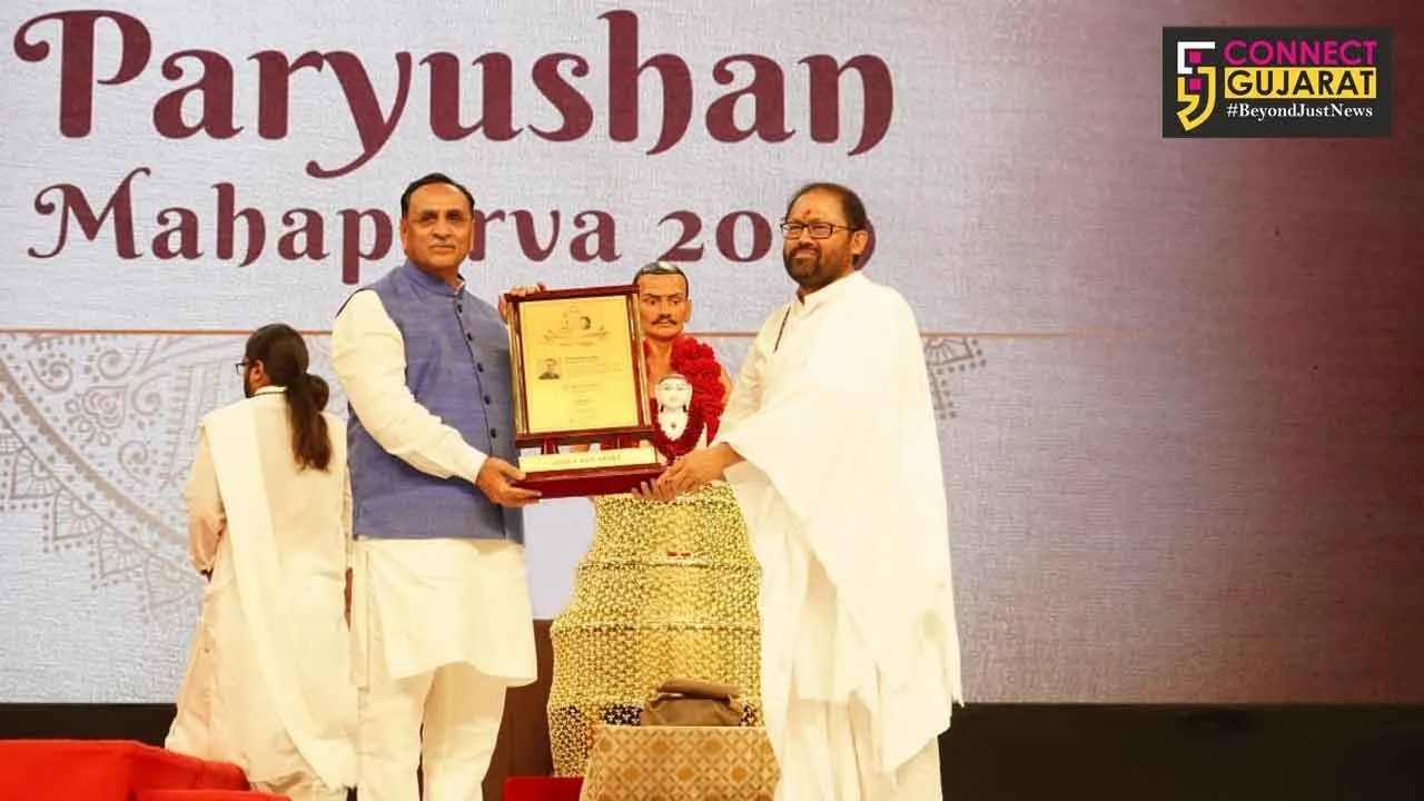 પર્યુષણ મહાપર્વ અવસરે મુંબઇમાં કરાયું મુખ્યમંત્રીનું શાસનરત્ન એવોર્ડથી સન્માન