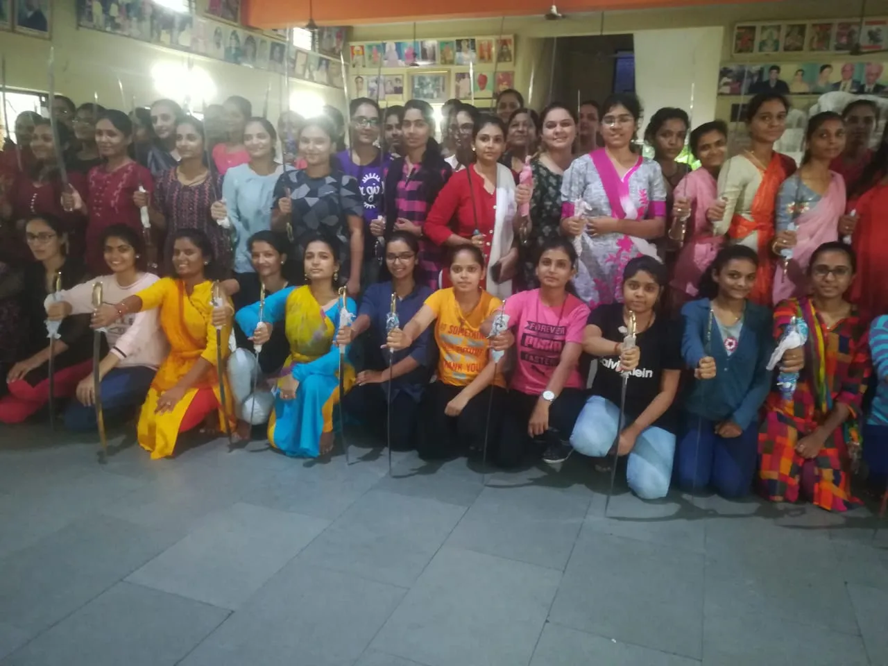 સાક્ષાત જગદમ્બા નિગરાનીમા વડોદરા ખાતે ચાલી રહ્યો છે તલવારરાસ અભ્યાસ વર્ગ