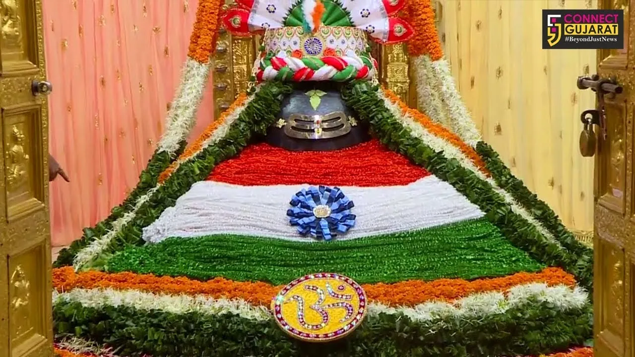 દેશના પ્રથમ જ્યોતિર્લિંગ એવા સોમનાથ મહાદેવ ને પણ કરાયો તિરંગાનો શૃંગાર