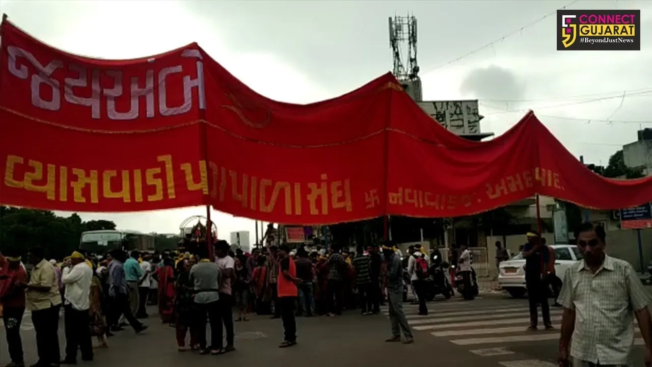 અમદાવાદ : 52 ગજની ધ્વજા સાથે ભકતો અંબાજી જવા રવાના થયાં