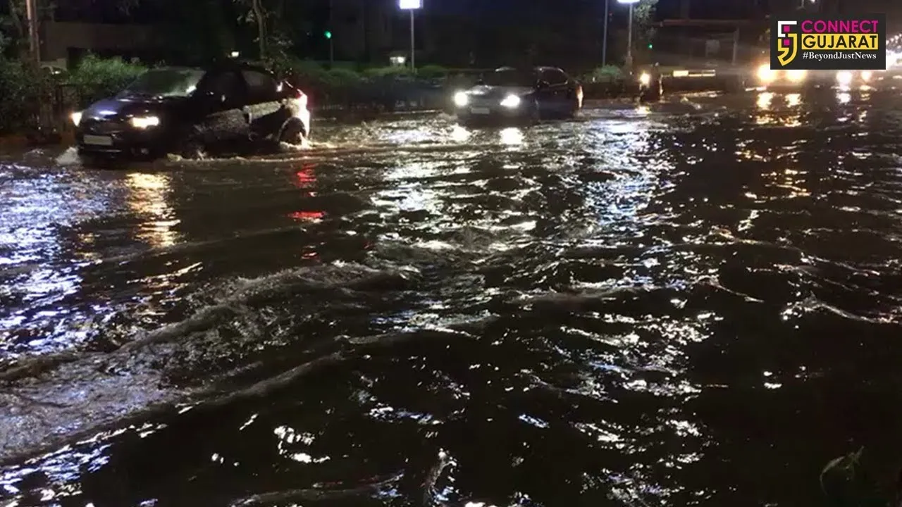 અમદાવાદ: એકબાજુ મેઘ મહેર તો બીજી બાજુ AMC તંત્રનો  કહેર