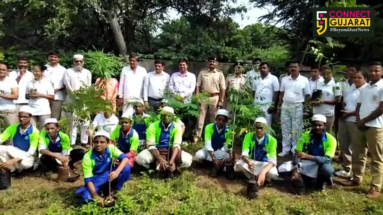 જંબુસર પોલીસ લાઇન ખાતે વૃક્ષારોપણ કરાયું