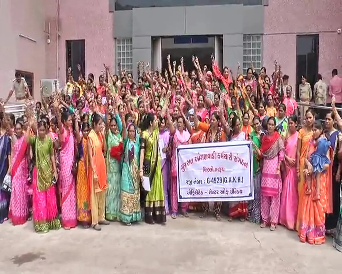 ભરૂચ : પડતર માંગણીઓ સંદર્ભમાં આશાવર્કર અને ફેસીલીએટર બહેનોના દેખાવો