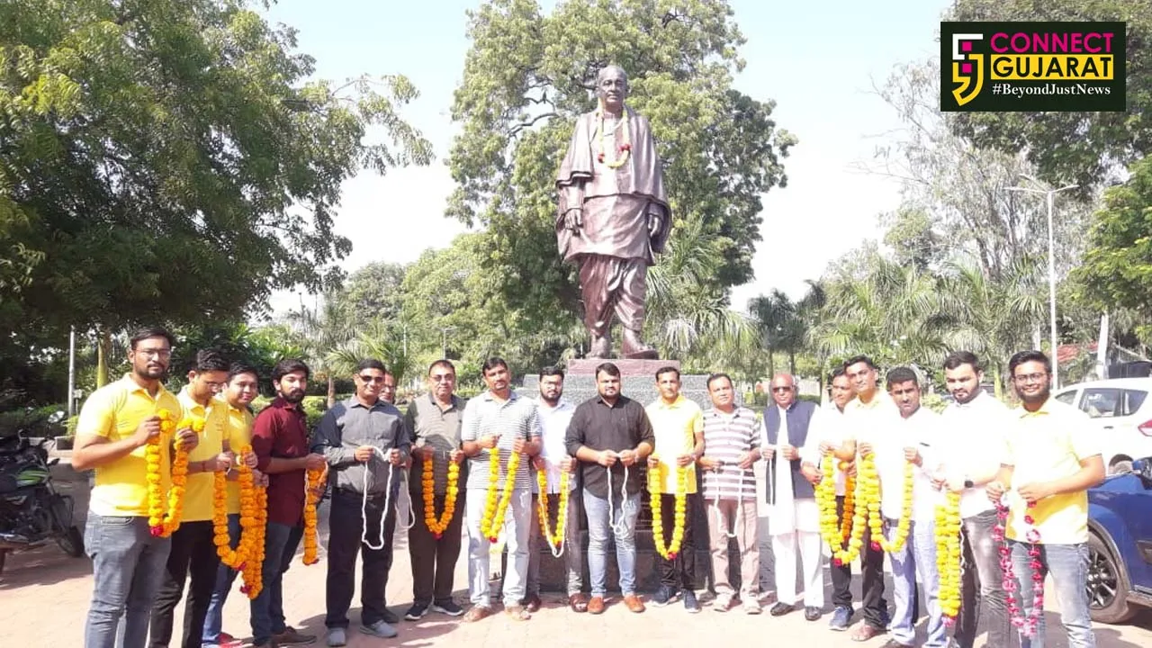 ખોડલધામ સમિતિના સભ્યો દ્વારા ભરૂચ સેવાશ્રમ ખાતે સરદાર પટેલની પ્રતિમાને પુષ્પગુચ્છ અર્પણ કરાયા