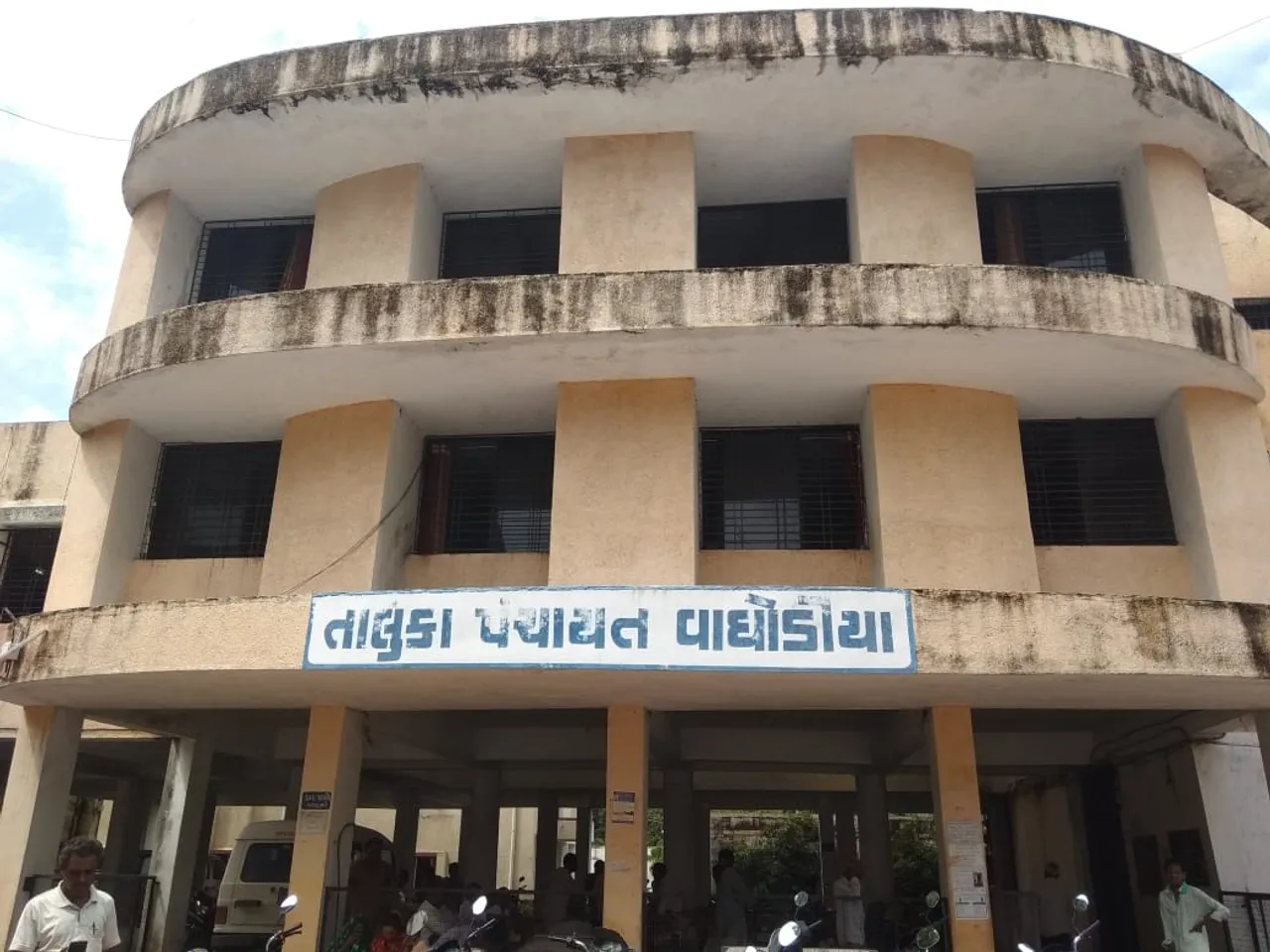 વાઘોડીયા : મહિલા તાલુકા વિકાસ અધિકારી 24 હજારની લાંચ લેતા ઝડપાયાં