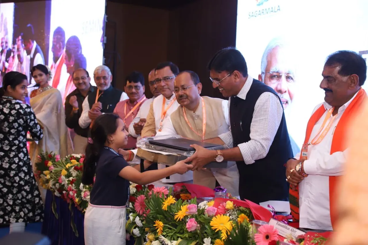 કંડલા : ચીનનો ફર્નિચરનો વેપાર ભારતમાં વાળવા કંડલામાં બનશે ફર્નિચર પાર્ક