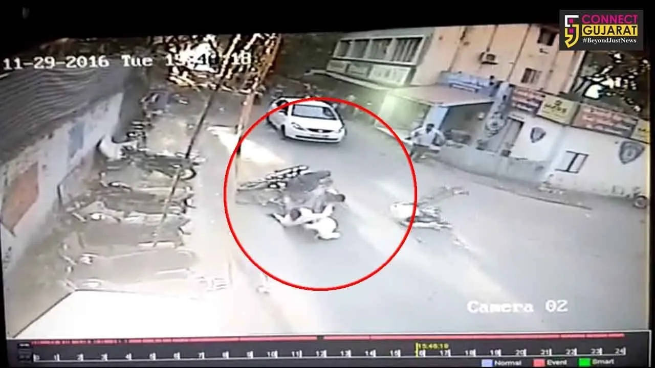 ઉના : નશેબાજ બાઇક ચાલકે બે રાહદારીને ટક્કર મારતા પોલીસે કરી ધુલાઈ, ઘટના સીસીટીવીમાં કેદ