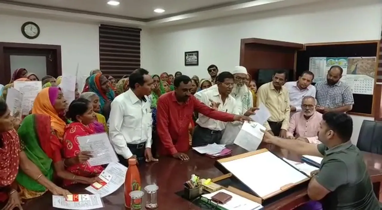 સુરેન્દ્રનગર : વૃદ્ધ પેન્શન યોજના સહાયની રકમ ન મળતા લાભાર્થીઓએ મચાવ્યો હોબાળો