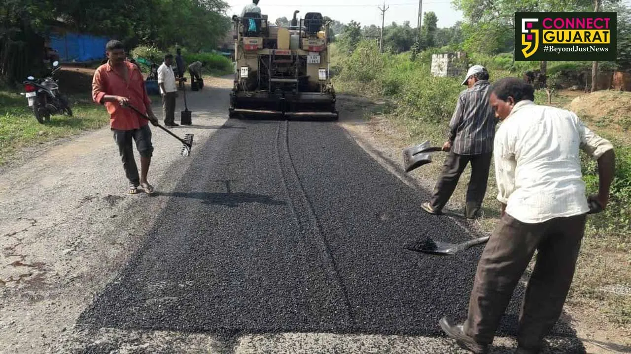 તાપી : વરસાદને કારણે થયેલ બિસ્માર માર્ગના રિસરફેસીંગની કામગીરી શરૂ