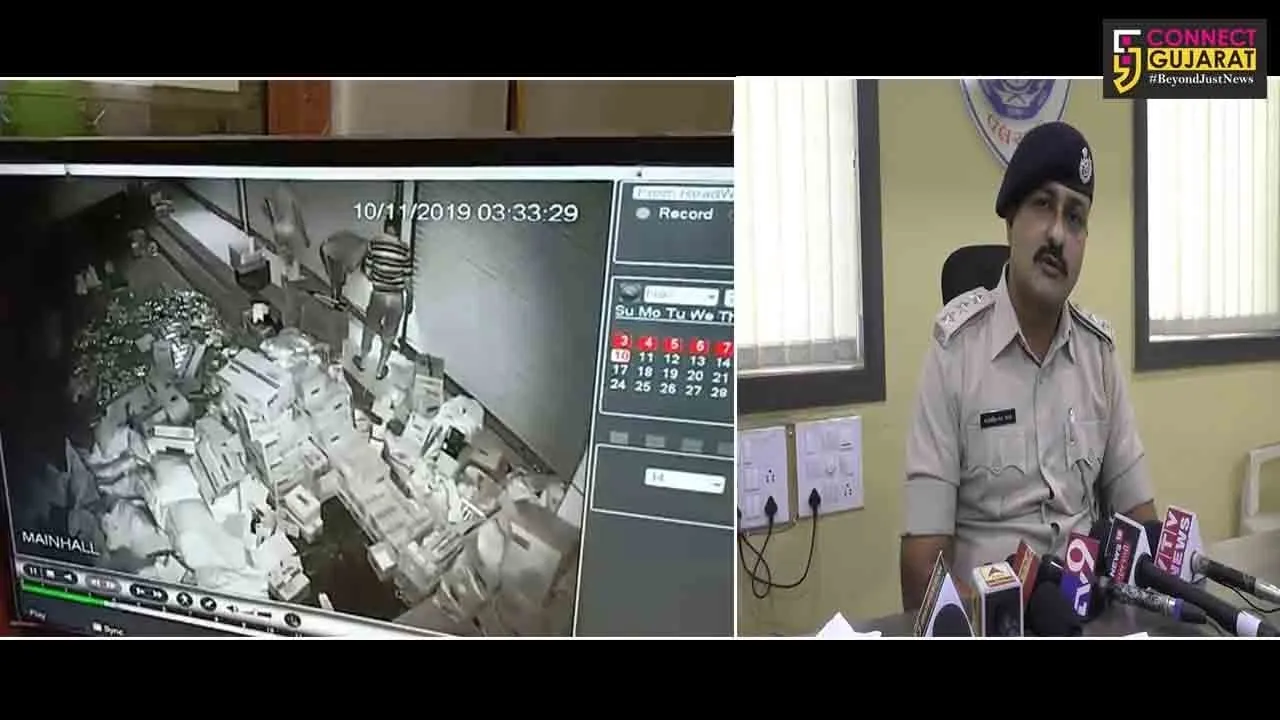 વલસાડ : એક જ રાતમાં ચાર દુકાનોના તાળા તુટયાં, તસ્કરો દેખાયા સીસીટીવીમાં