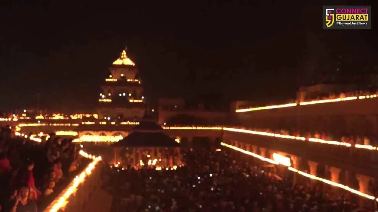 નડીયાદ : સંતરામ મંદિર 1.11 લાખ દિવડાઓથી ઝળહળી ઉઠયું, કારતકી પુર્ણિમાને લાગ્યા ચાર ચાંદ