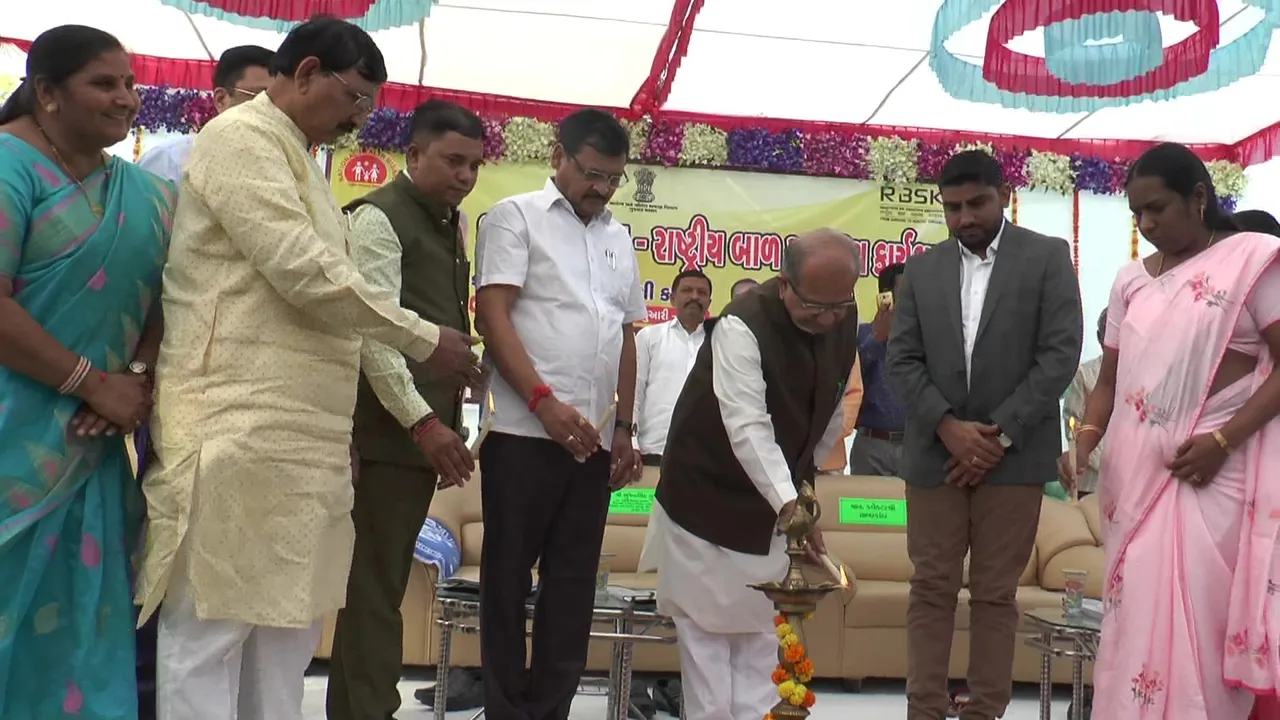 સાબરકાંઠા : પ્રાંતિજ ખાતે યોજાયો શાળા આરોગ્ય-રાષ્ટ્રીય બાળ સ્વાસ્થ્ય કાર્યક્રમ, રાજ્યના શિક્ષણ મંત્રી રહ્યા ઉપસ્થિત