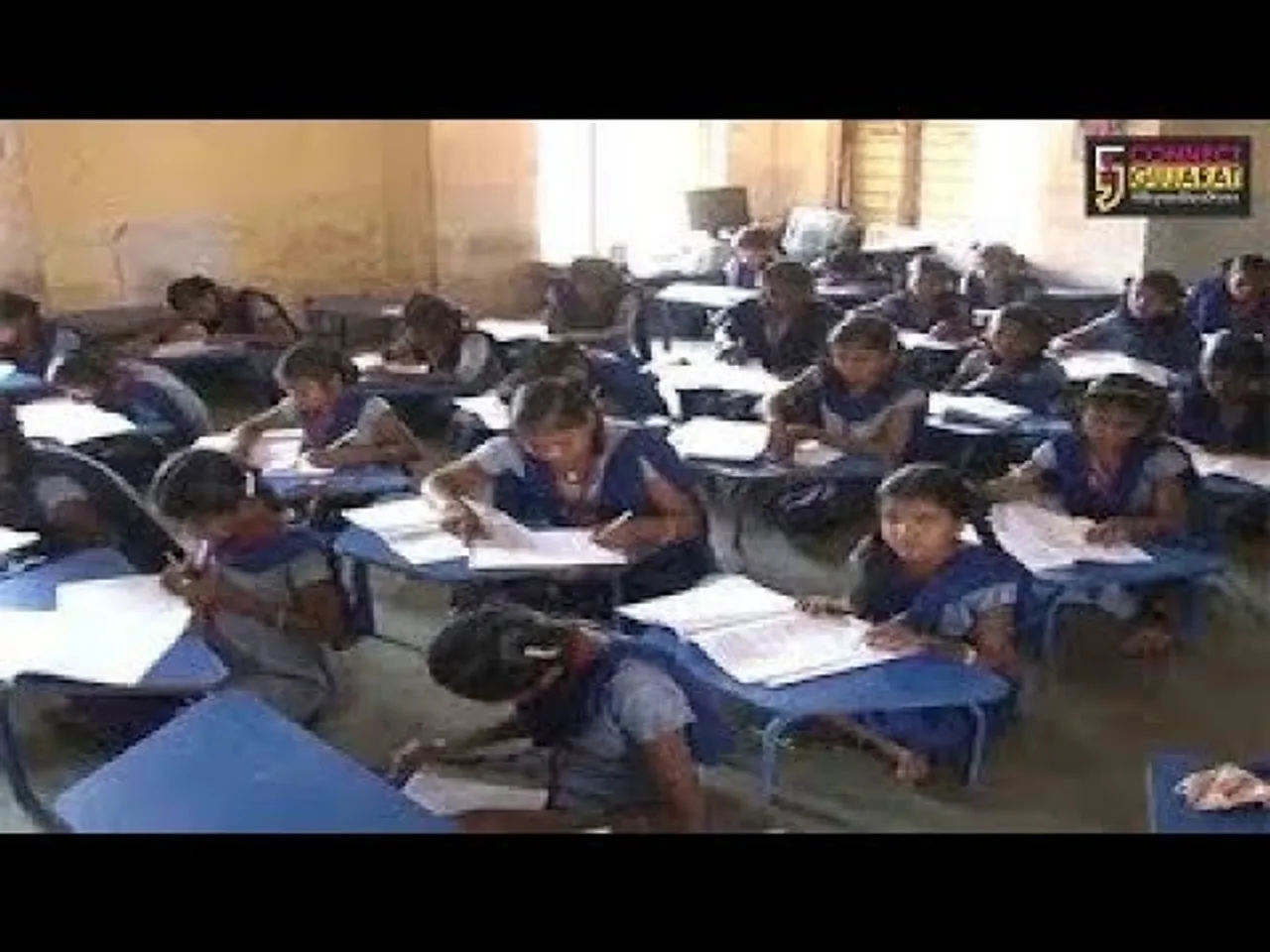 નર્મદા : ધારાસભ્યોએ સરકાર વિરુદ્ધ ચઢાવી બાહ્યો, શાળાઓ બંધ કરવાના નિર્ણય સામે આંદોલનની ચીમકી