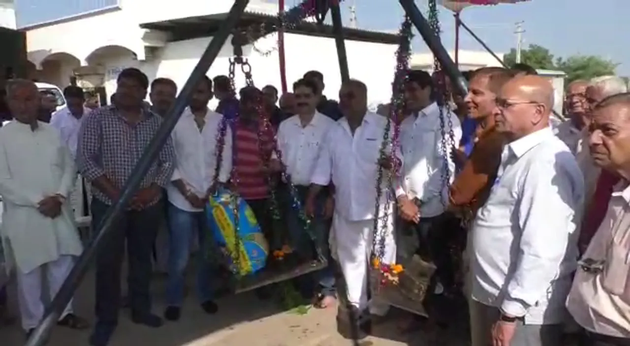 કચ્છ : લાભ પાંચમના શુભ દિવસે વેપારીઓએ કર્યું "કાંટા પૂજન"