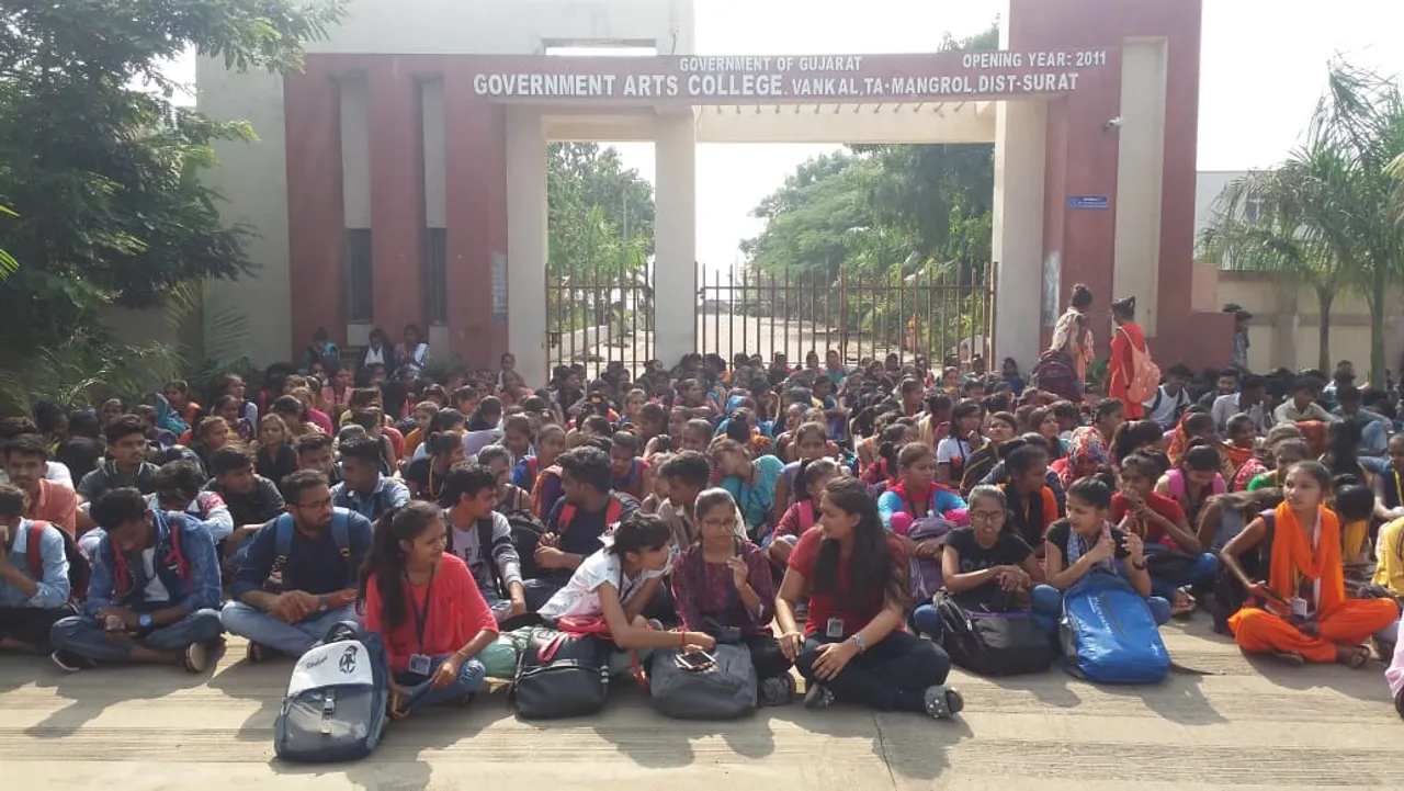 વાંકલ કોલેજના વિદ્યાર્થીઓની જેલ મુક્તિ માટે 3 કોલેજના વિદ્યાર્થીઓ ધરણા પર