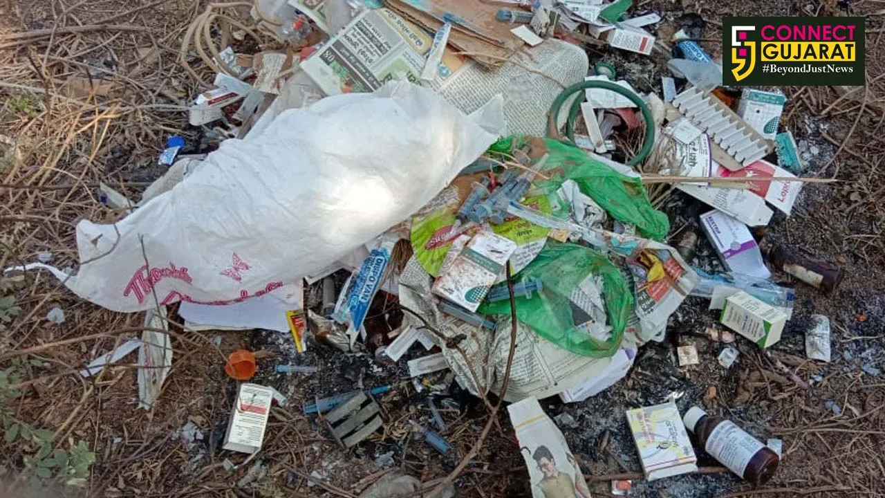 બનાસકાંઠા : ધાનેરા ખાતે જાહેરમાં ઠલવાયો મેડિકલ વેસ્ટ, ગ્રામજનોમાં રોષ