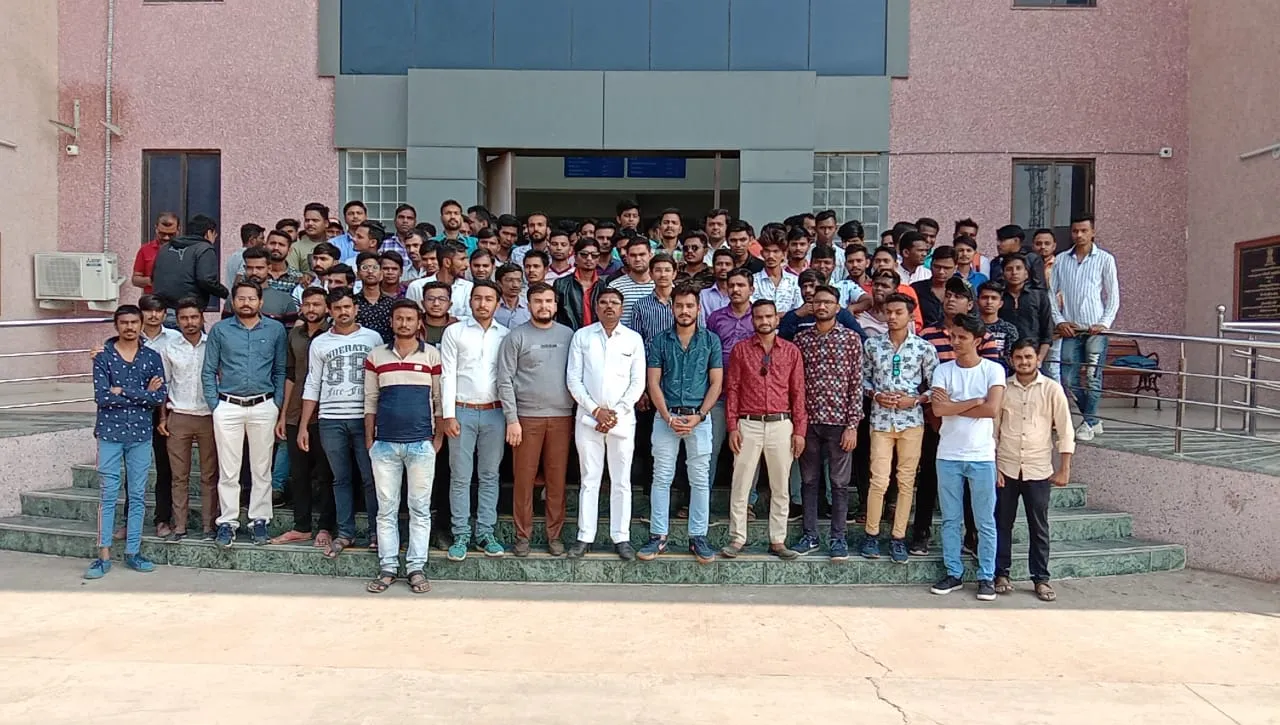 ભરૂચ : કામદારોને નોકરીમાંથી છુટા કરાતા અજંટા ફાર્મા સામે અપાયું આવેદન