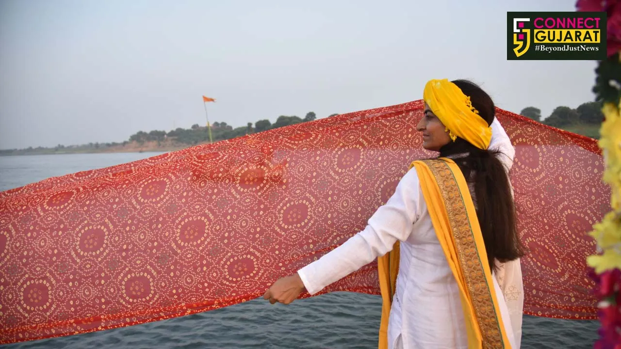 ભારતી શ્રીજીના અવતરણ દિવસ નિમિત્તે માં નર્મદાને 1700 ફૂટની ચુંદડી અર્પણ કરાઈ