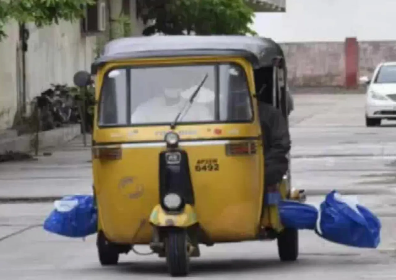 તેલંગણાના નિઝામાબાદ શહેરમાં કોરોના સંક્રમિતોના મૃતદેહને રીક્ષામાં કબ્રસ્તાન લવાયો