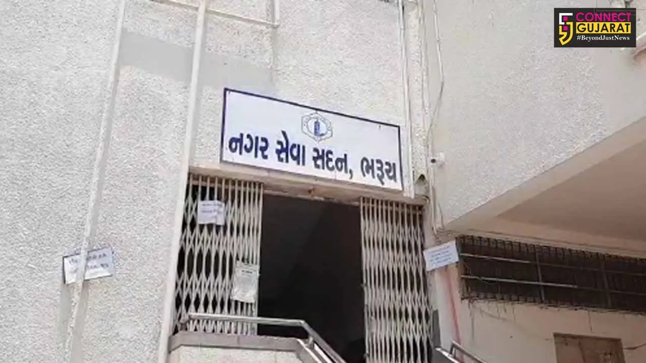 ભરૂચ : પાલિકા કચેરીમાં કોરોનાની દસ્તક, 3 કર્મી સંક્રમિત થતા કચેરીમાં 31મી સુધી લોકોની અવર જવર પર પ્રતિબંધ