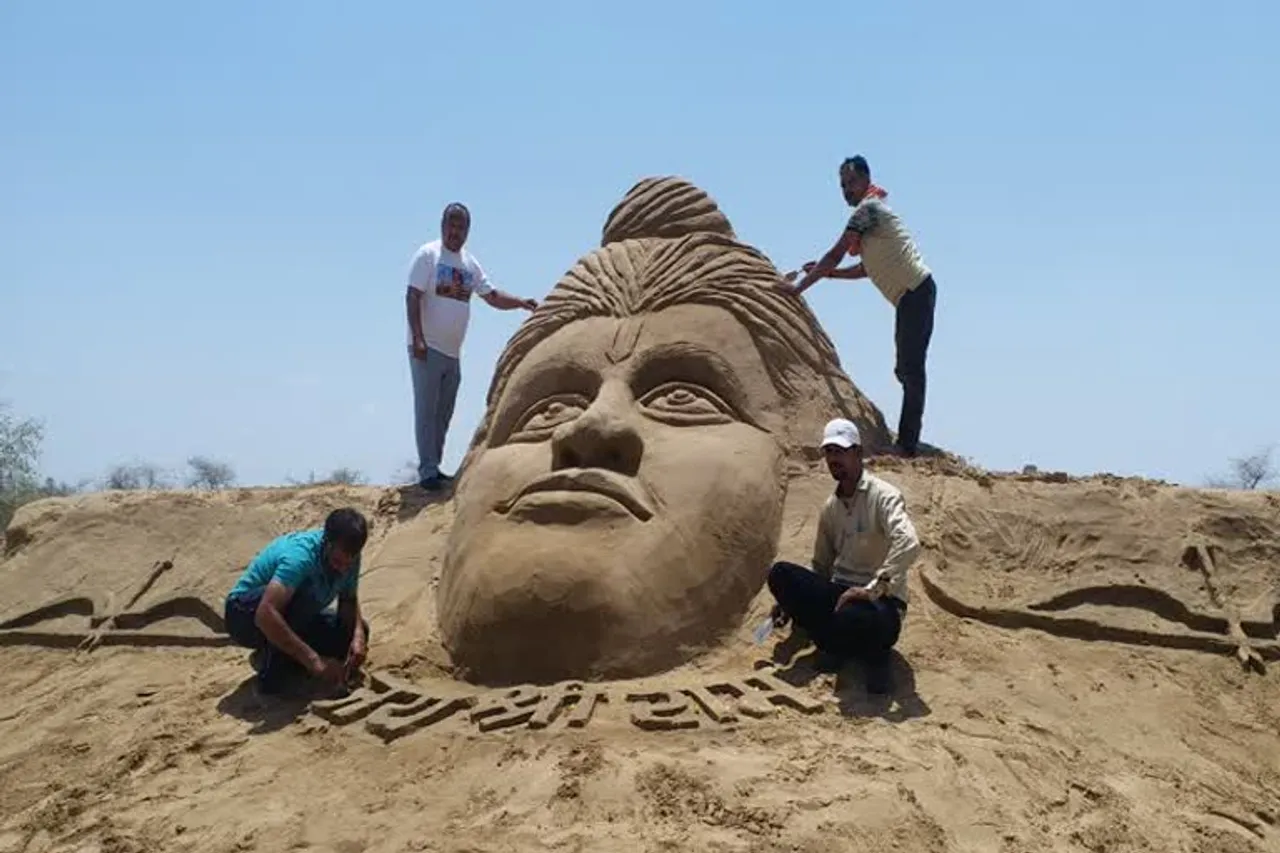 બીકાનેરના સેન્ડ આર્ટિસ્ટે ભગવાન શ્રીરામની બનાવી આકૃતિ