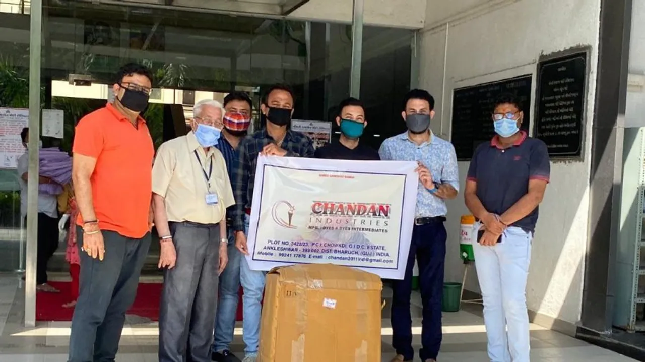 અંકલેશ્વર : ચંદન ઇન્ડસ્ટ્રીઝ દ્વારા કોવિડ હોસ્પિટલના કોરોના વોરિયર્સ માટે 100 જેટલી PPE કીટ અર્પણ કરાઇ