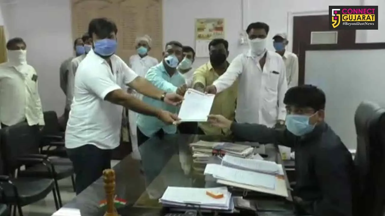 જામનગર : જામજોધપુર તાલુકામાં ભારે વરસાદથી માર્ગ બિસ્માર, જાણો પછી 20 ગામોના સરપંચોએ શું કર્યું..!