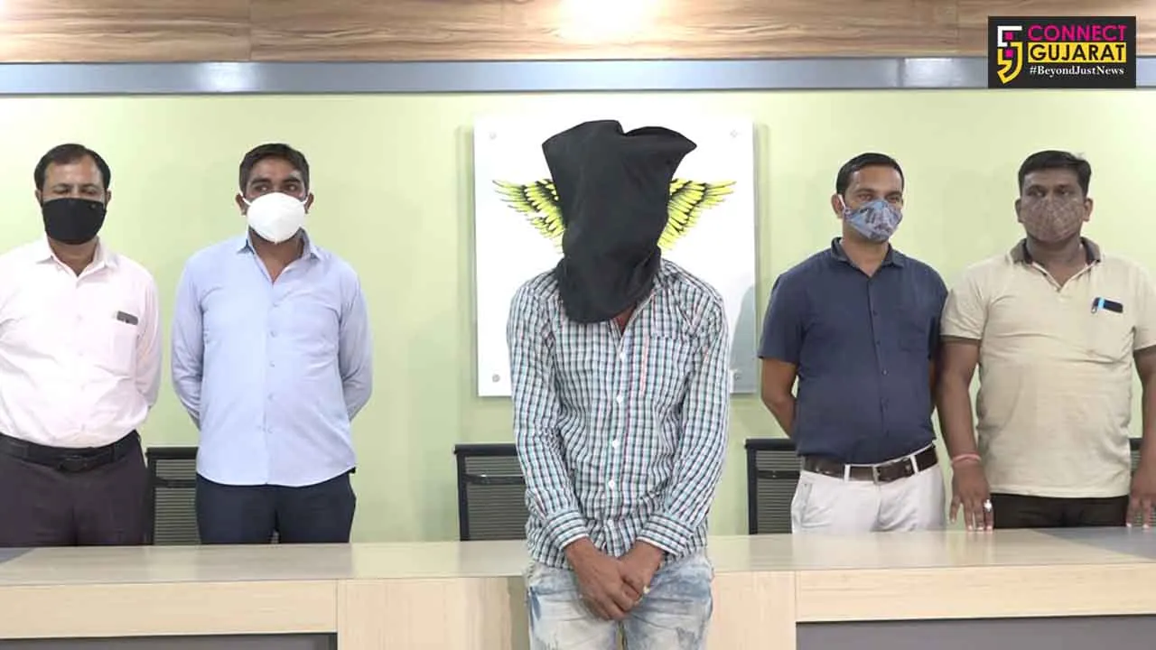 અમદાવાદ :  દુષ્કર્મ કરી મહિલાને લૂંટી ફરાર એક આરોપીની ક્રાઈમ બ્રાન્ચે કરી ધરપકડ