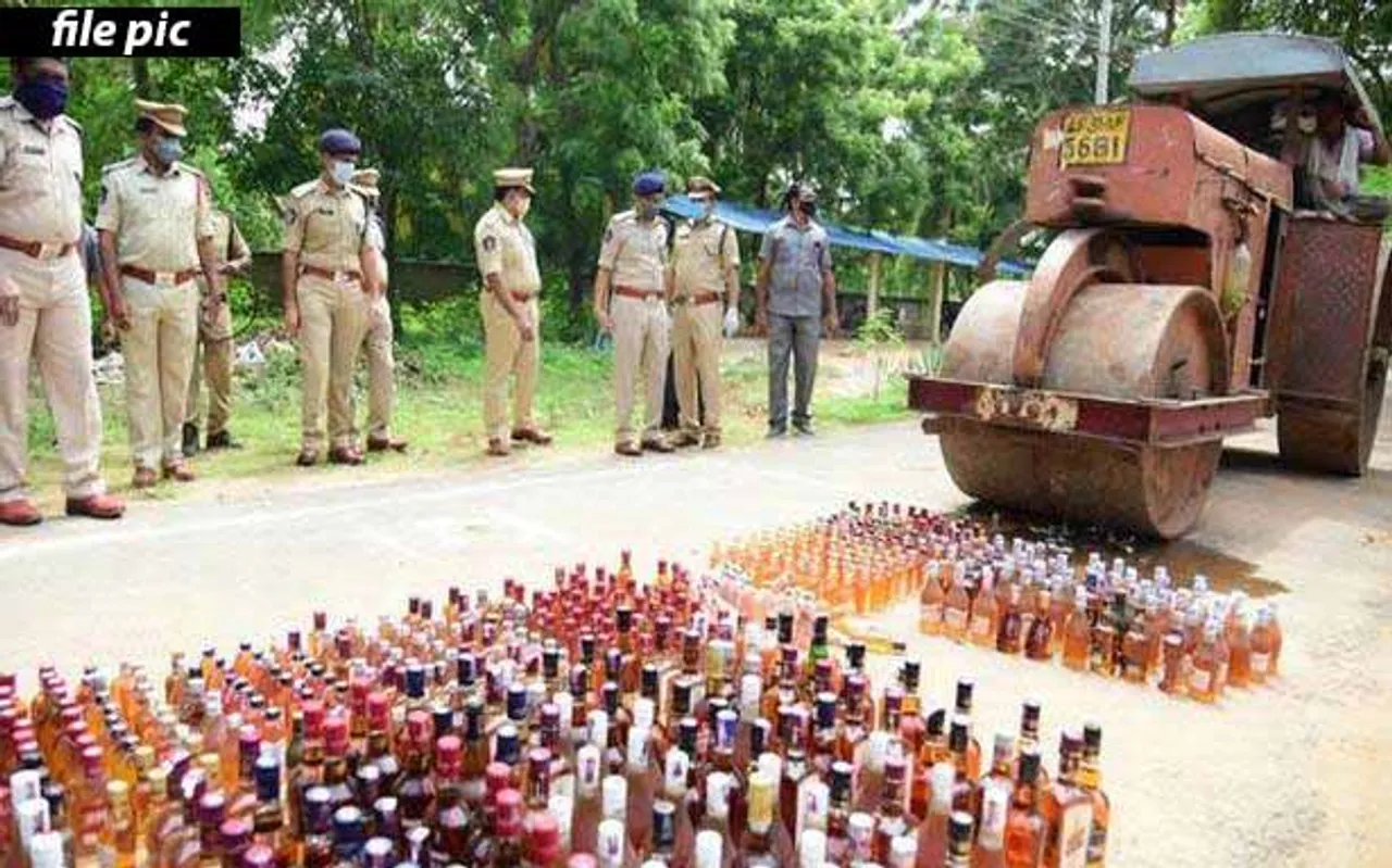 જેતપુર પોલીસે દેદરવા ગામ ખાતે લાખો રૂપિયાનો વિદેશી દારૂનો કર્યો નાશ