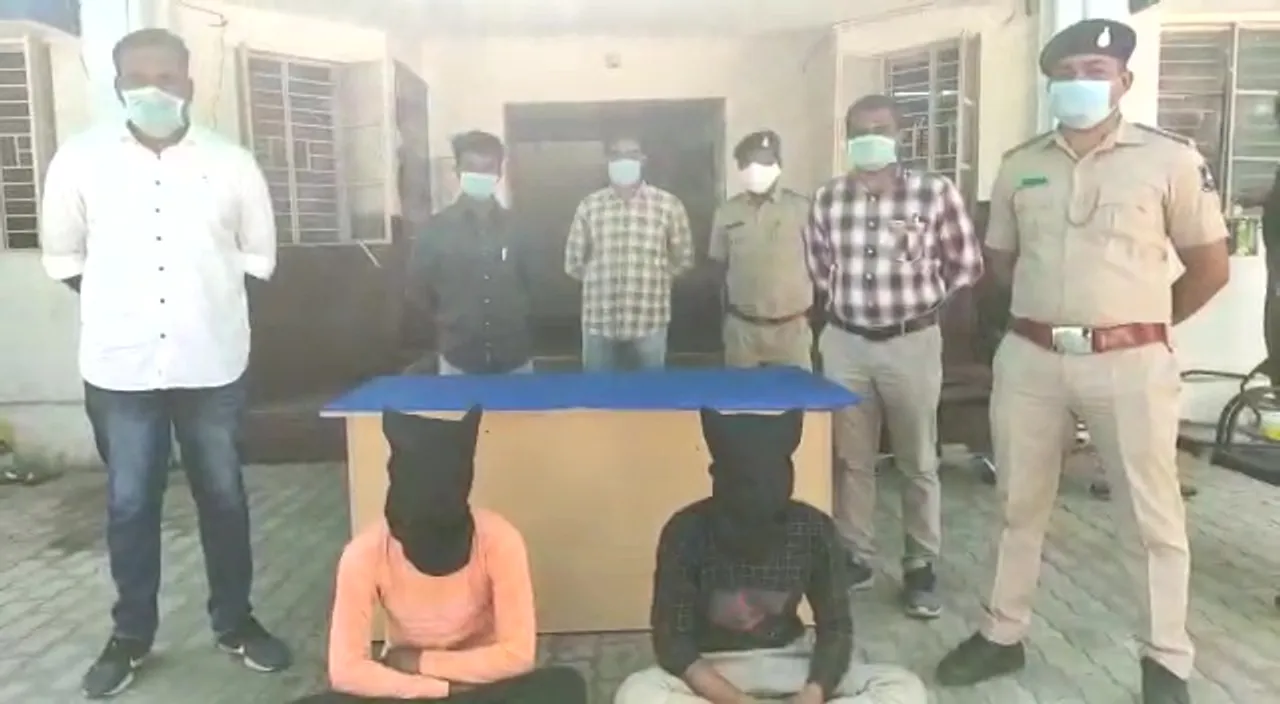 કચ્છ : ચોરી-લૂંટના બનાવોને અંજામ આપનાર 5 શખ્સોની પોલીસે કરી ધરપકડ, રૂ. 3 લાખથી વધુનો મુદ્દામલ જપ્ત