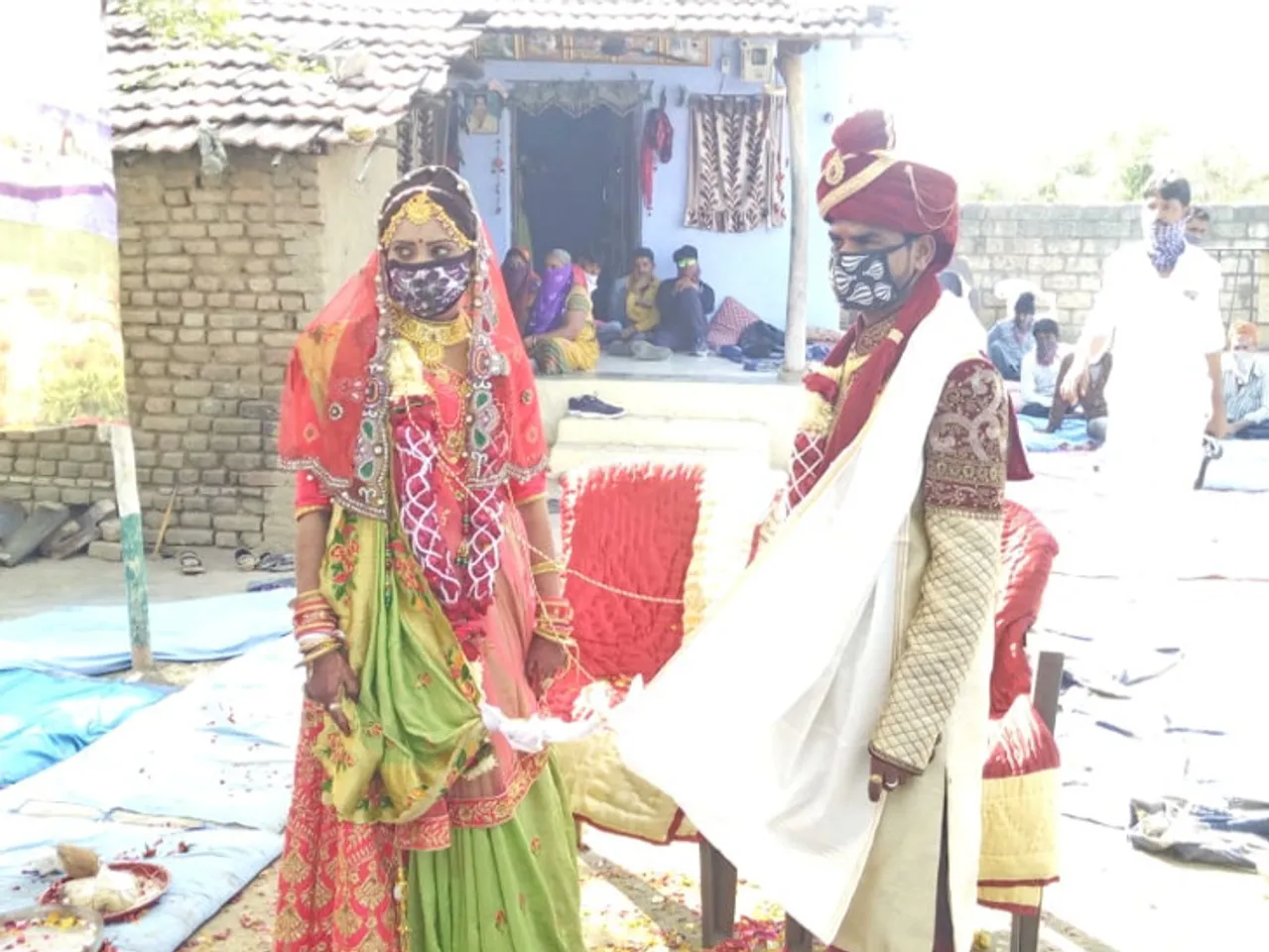 અમરેલી: ચાંદગઢમાં 17 જાન લીલાતોરણેથી પાછી ફરી, સમૂહલગ્નમાં પોલીસ પહોંચતાં વર-વધૂ સહિત જાનૈયા મુઠ્ઠીઓ વાળીને ભાગ્યાં