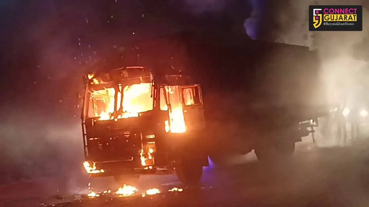 ભરૂચ : હાઇવે પર કન્ટેનરમાં આગ ફાટી નીકળી, ફાયર ફાઇટરોએ પાણીનો મારો ચલાવ્યો