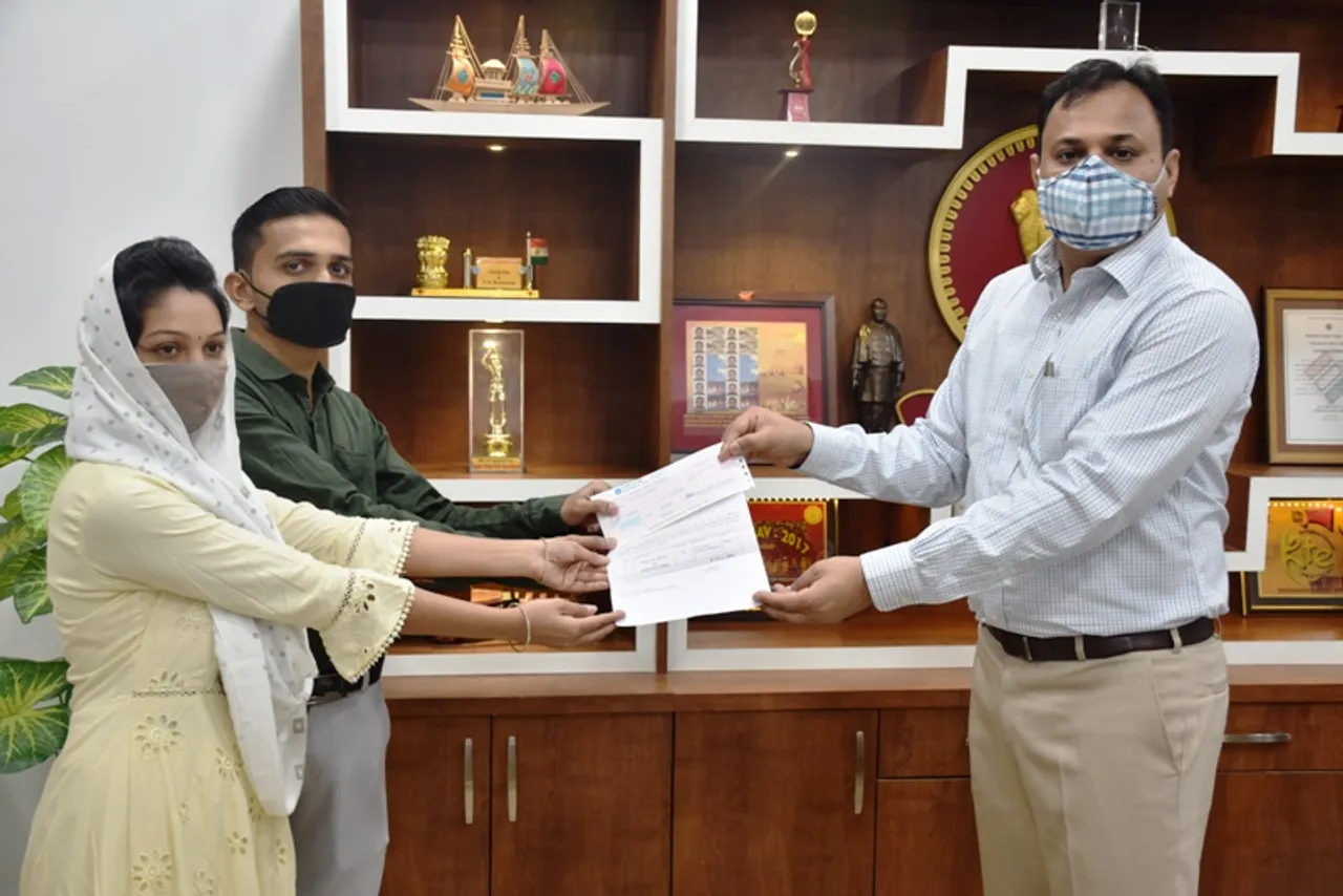 ભાવનગર: ડો.સવિતાબહેન આંબેડકર આંતરજ્ઞાતિય લગ્ન સહાય યોજના અંતર્ગત લાભાર્થી યુગલોને સહાય ચેક અર્પણ કરાયા