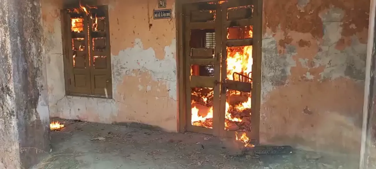 સાબરકાંઠા : ખેડબ્રહ્મા તાલુકા પંચાયત કચેરીના જુના બિલ્ડિંગમાં લાગી આગ, કિંમતી દસ્તાવેજ બળીને ખાખ