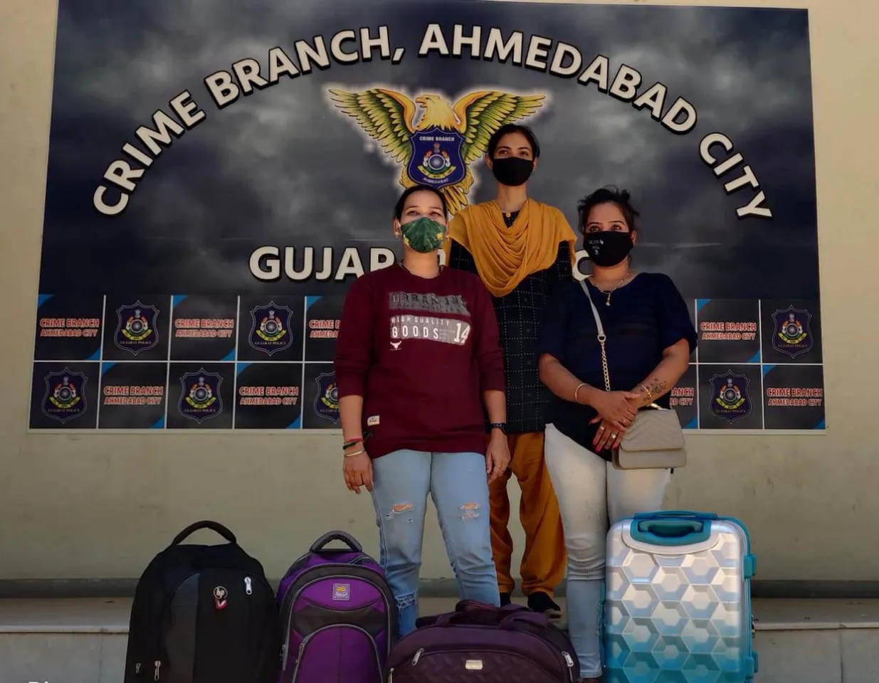 અમદાવાદ : કાલુપુર રેલવે સ્ટેશન પરથી વિદેશી દારૂના જથ્થા સાથે મુંબઈની 2 યુવતીઓ ઝડપાઇ