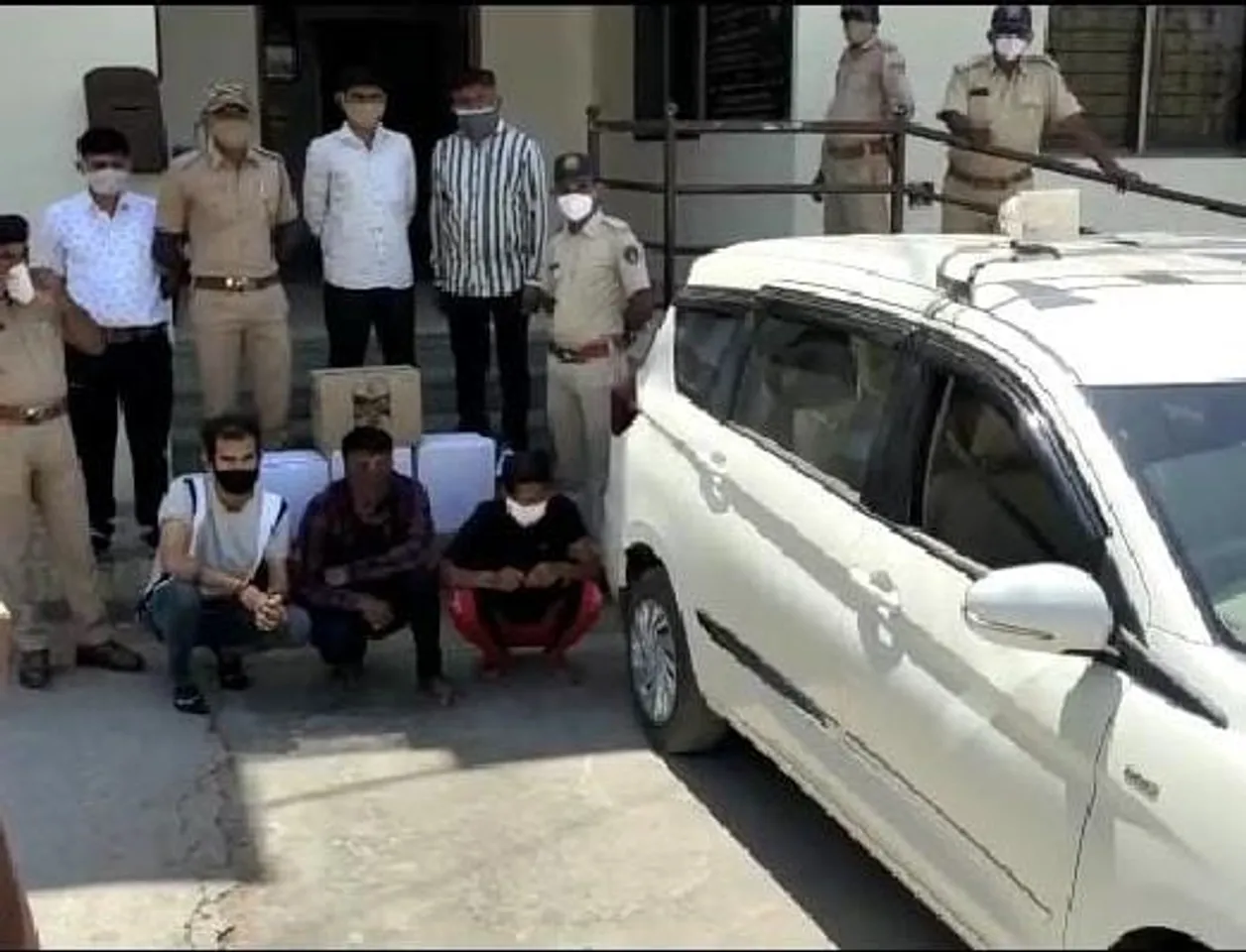 સુરેન્દ્રનગર : દારૂની હેરાફેરી માટે શખ્સોએ અપનાવ્યો નવો કીમિયો, વાંચો કયા સરકારી અધિકારીના નામનો કર્યો દુરઉપયોગ..!