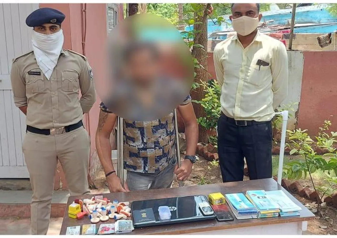 અમદાવાદ : કોરોના મહામારીના સમયમાં નોકરીની લાલચ આપી લોકો સાથે છેતરપિંડી કરતો શખ્સ ઝડપાયો