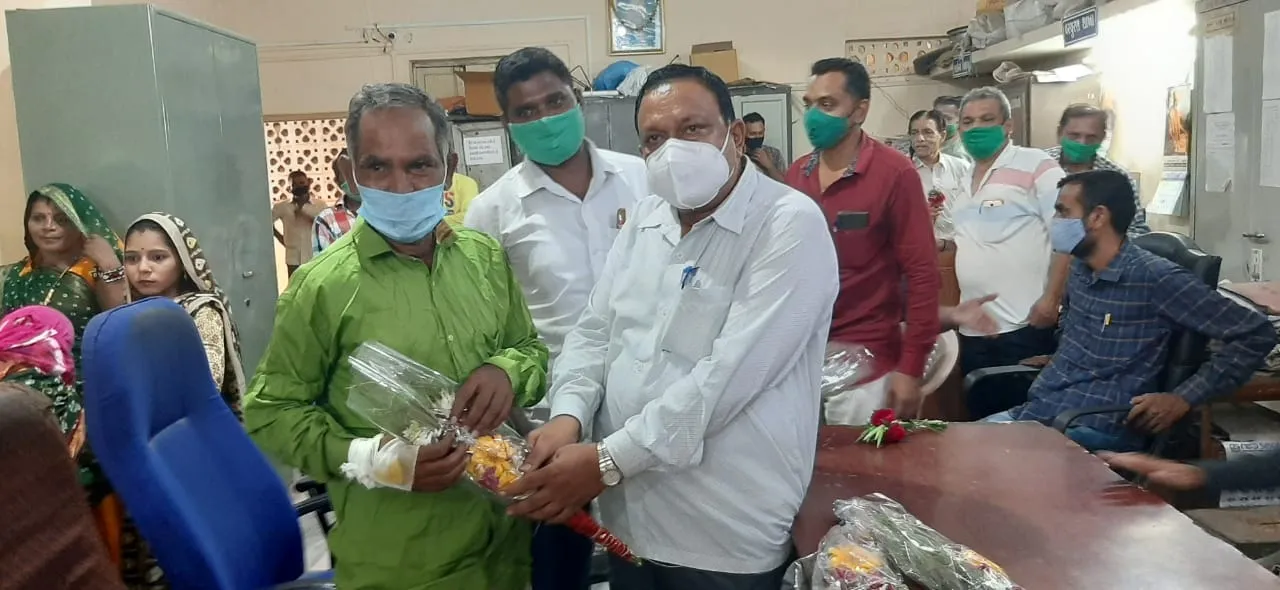 ભરૂચ : જંબુસર નગરપાલિકામાં સફાઇ કામદાર વયનિવૃત્ત થતાં સન્માન કાર્યક્રમ યોજાયો