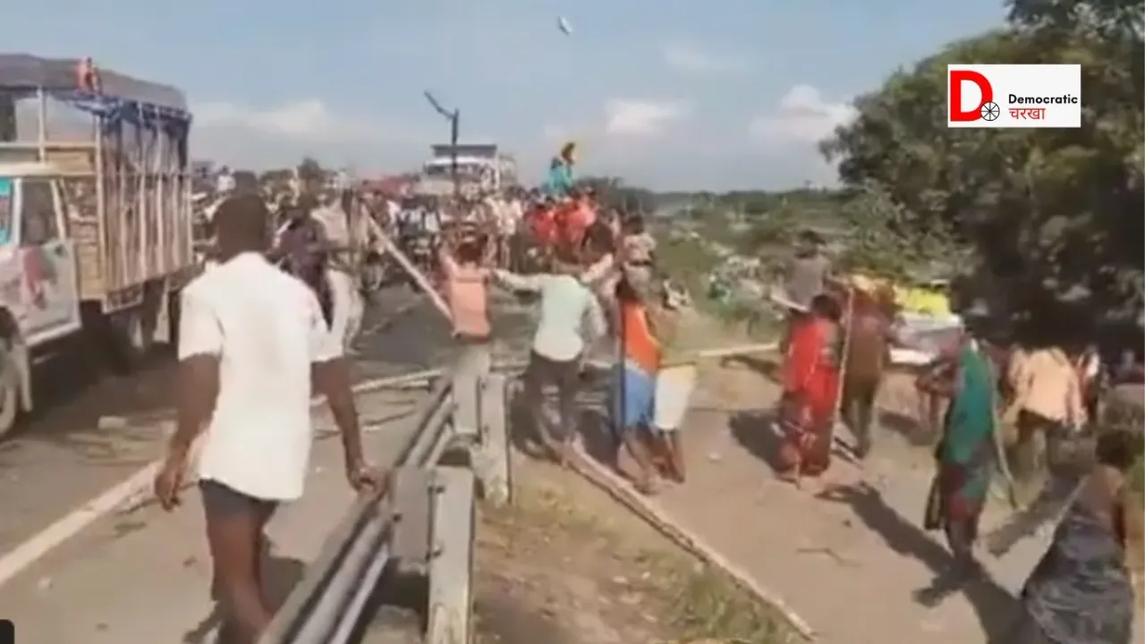 बाढ़ पीड़ितों पर लाठीचार्ज
