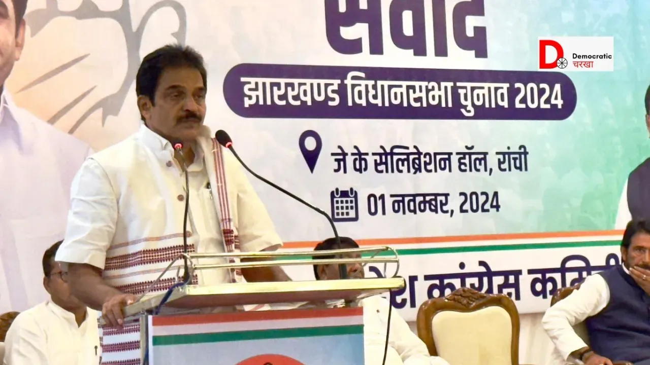 टिकट बेचने का आरोप