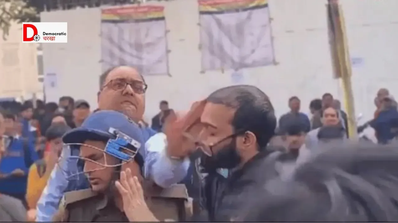 पटना DM के खिलाफ शिकायत
